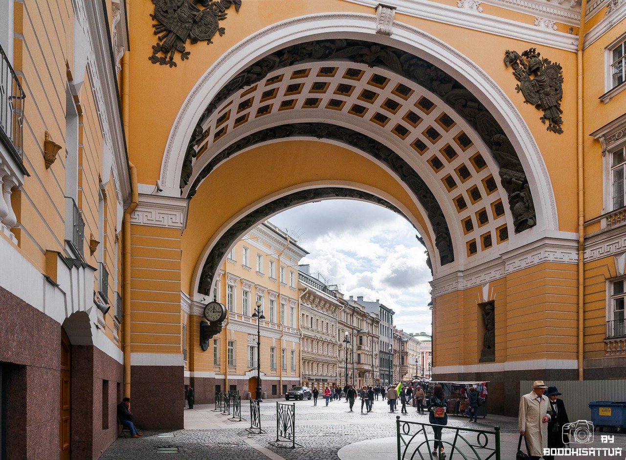 здание главного штаба на дворцовой площади в санкт петербурге