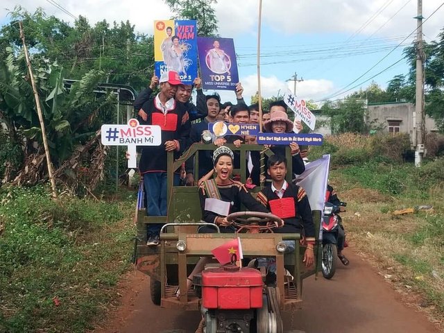 VN Princess Driving With Tribe 2019-01-07 - Monday - 01:33 PM PST LMS JA 49753022_139480913721002_6822316564830748672_o.jpg