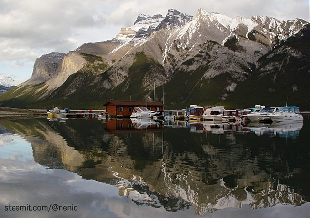 banff-lake-01.jpg