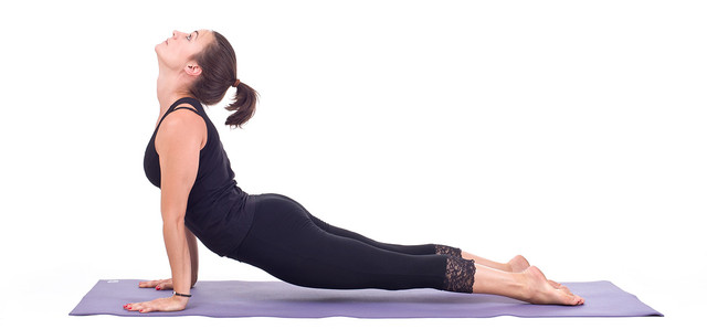 perro-cabeza-arriba-yoga.jpg