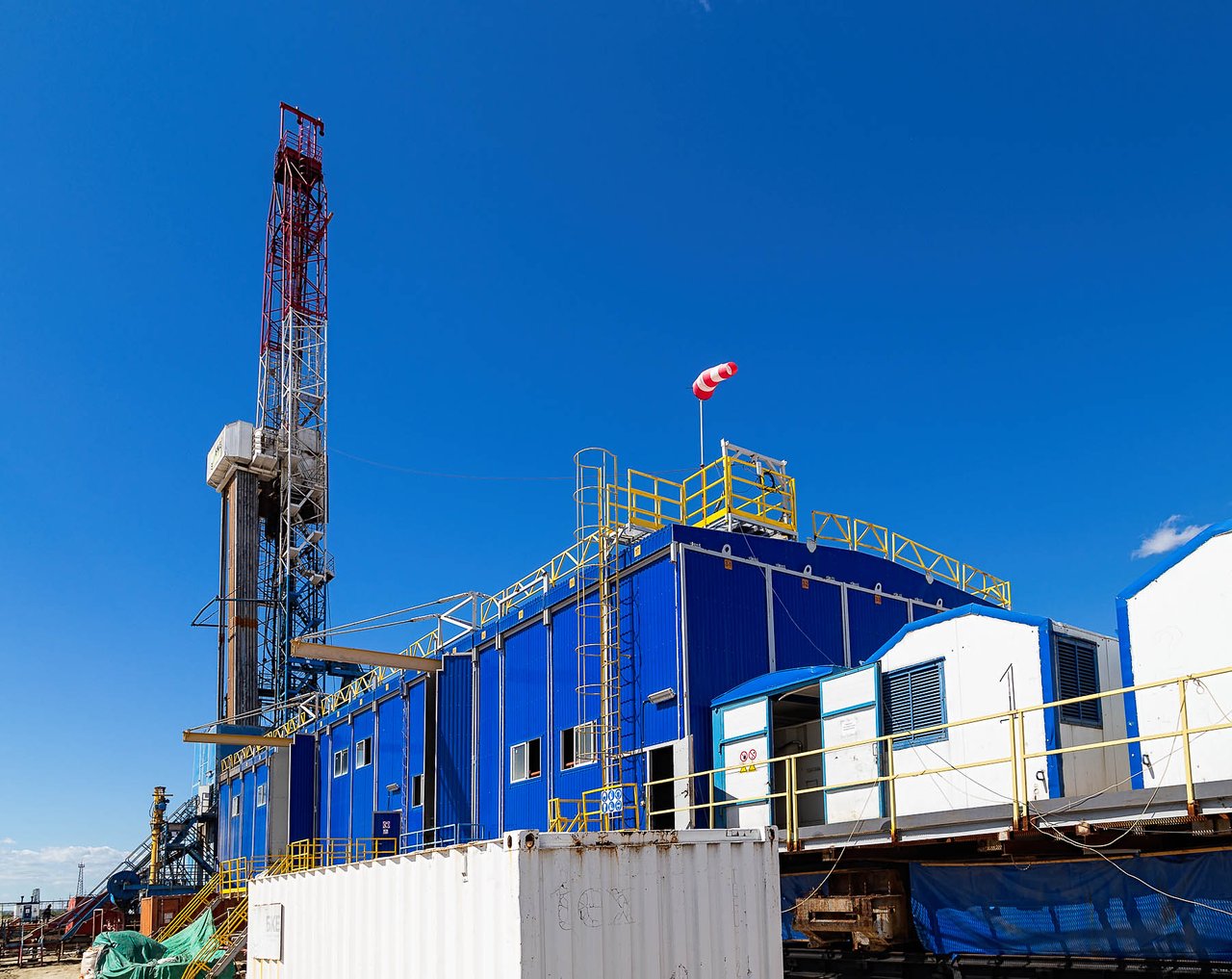 Нефтяная скважина. Инк ярактинское месторождение. Казахстанская нефть. Большая нефть. Ростовицкое месторождение пермский.