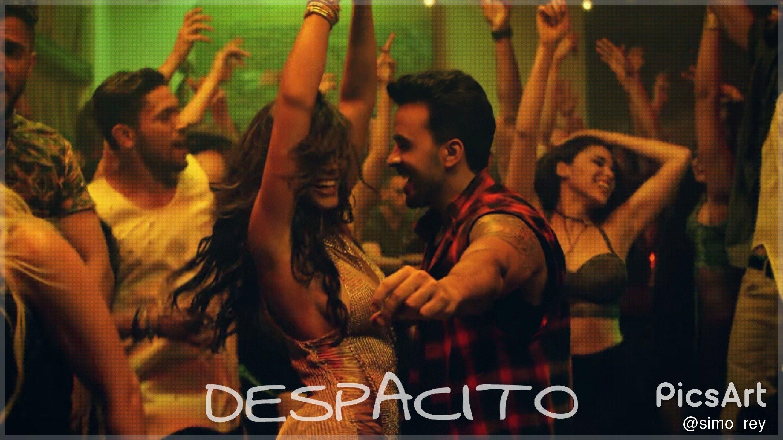 Зажигательный песнь танец. Luis Fonsi Despacito клип. Танцовщицы у Луиса Фонси. Despacito Луиса Фонси.. Луис Фонси и Дэдди Янки деспосито.