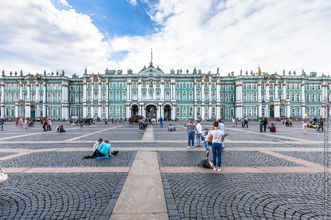 Площадь дворцов в санкт петербурге. Дворцовая площадь Санкт-Петербурге дворец Санкт Петербурге. Площадь зимнего дворца в Санкт-Петербурге. В Питере площадь у зимнего дворца. Зимний дворец Дворцовая.