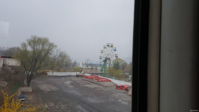 An abandoned ferris wheel in Sinuiju.jpg