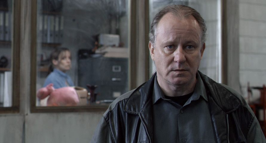 Ganske snill mann 2010. Стеллан скарсгард. Ganske snill mann 2010. Люди добрые фильм. Довольно добрый человек фильм 2010 кадры.