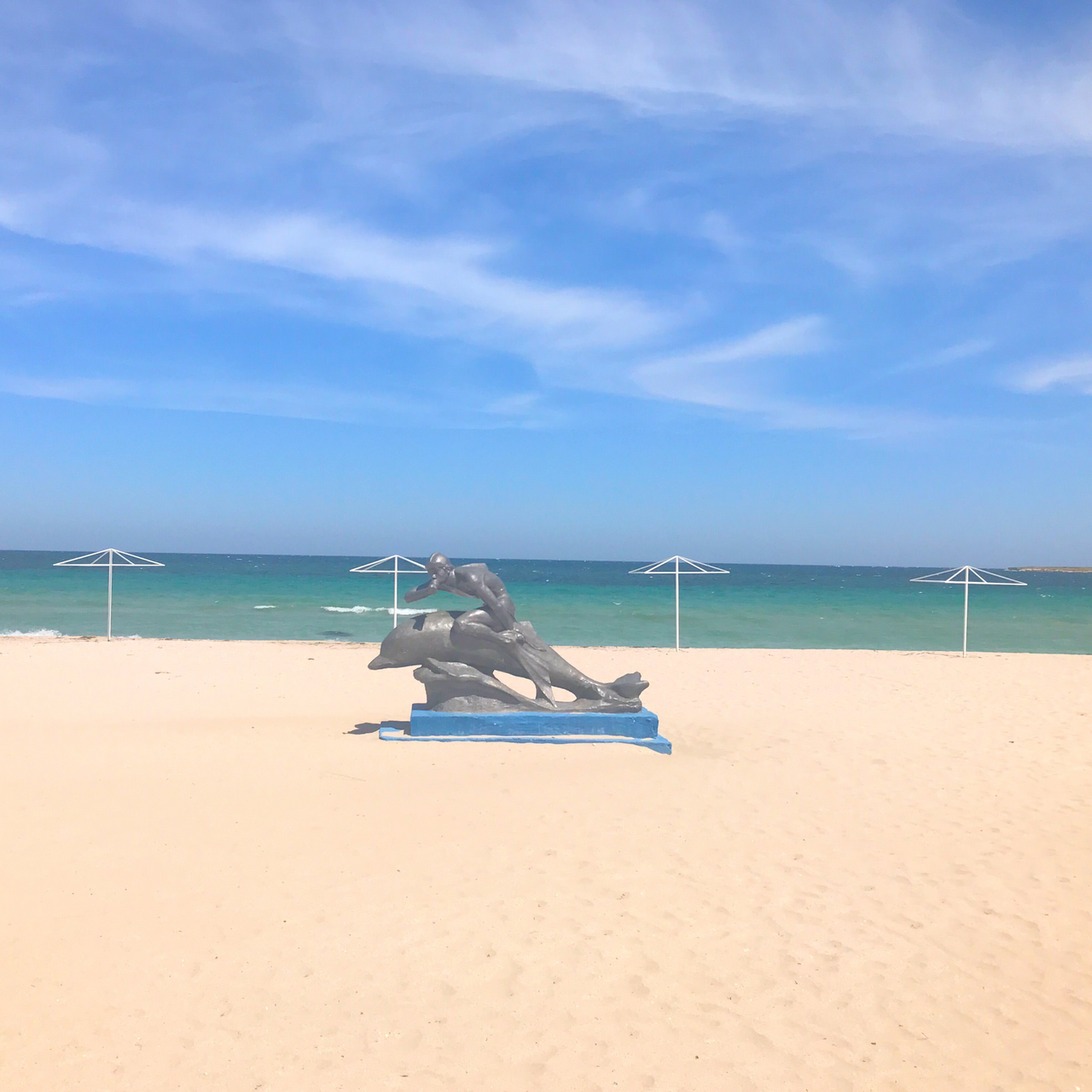 Пляж с белым песком в крыму