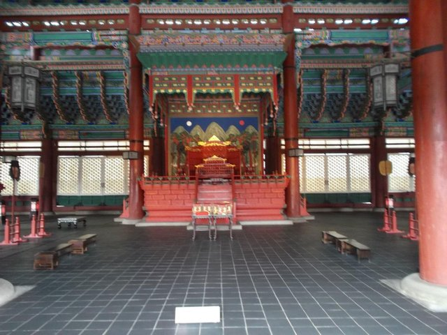 tron hall in the palace
