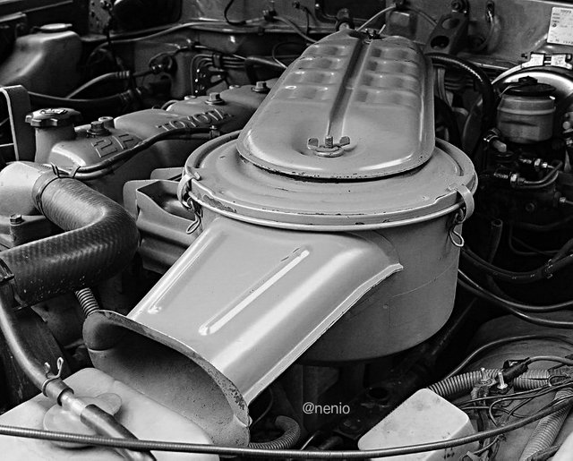toyota-engine-bw.jpg
