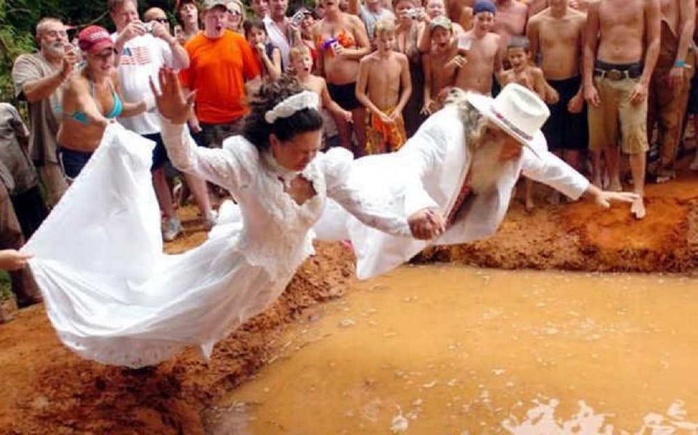 10 Photos Of Hillbilly Weddings That Make Us Never Want To Get Married! 
