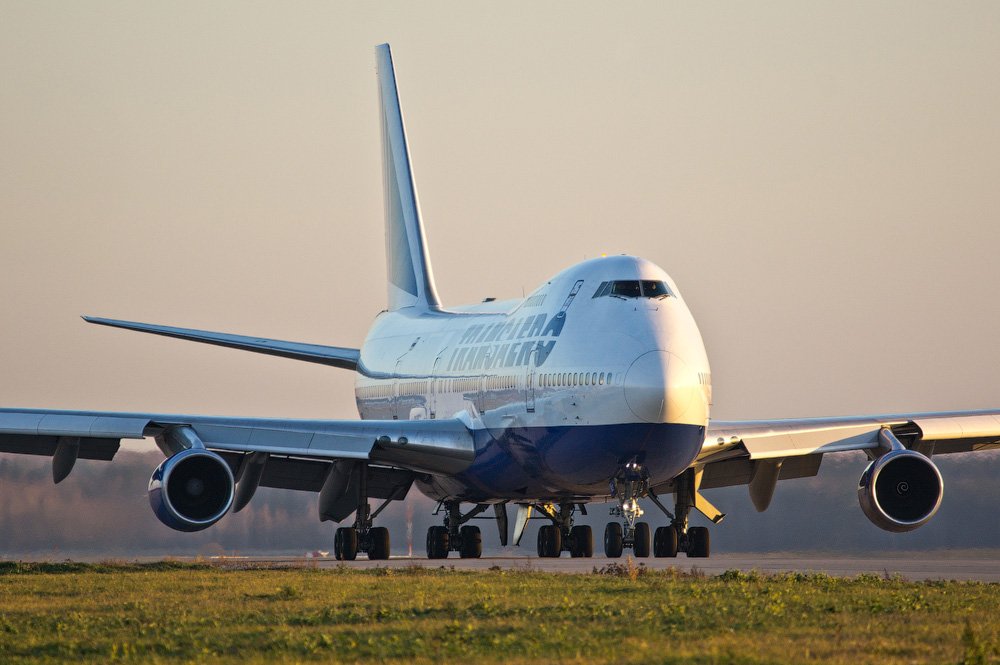 Фотографии боингов. Самолёт Боинг 747. Авиалайнер Боинг 747. Boeing 747-700. Боинг 747 фото.