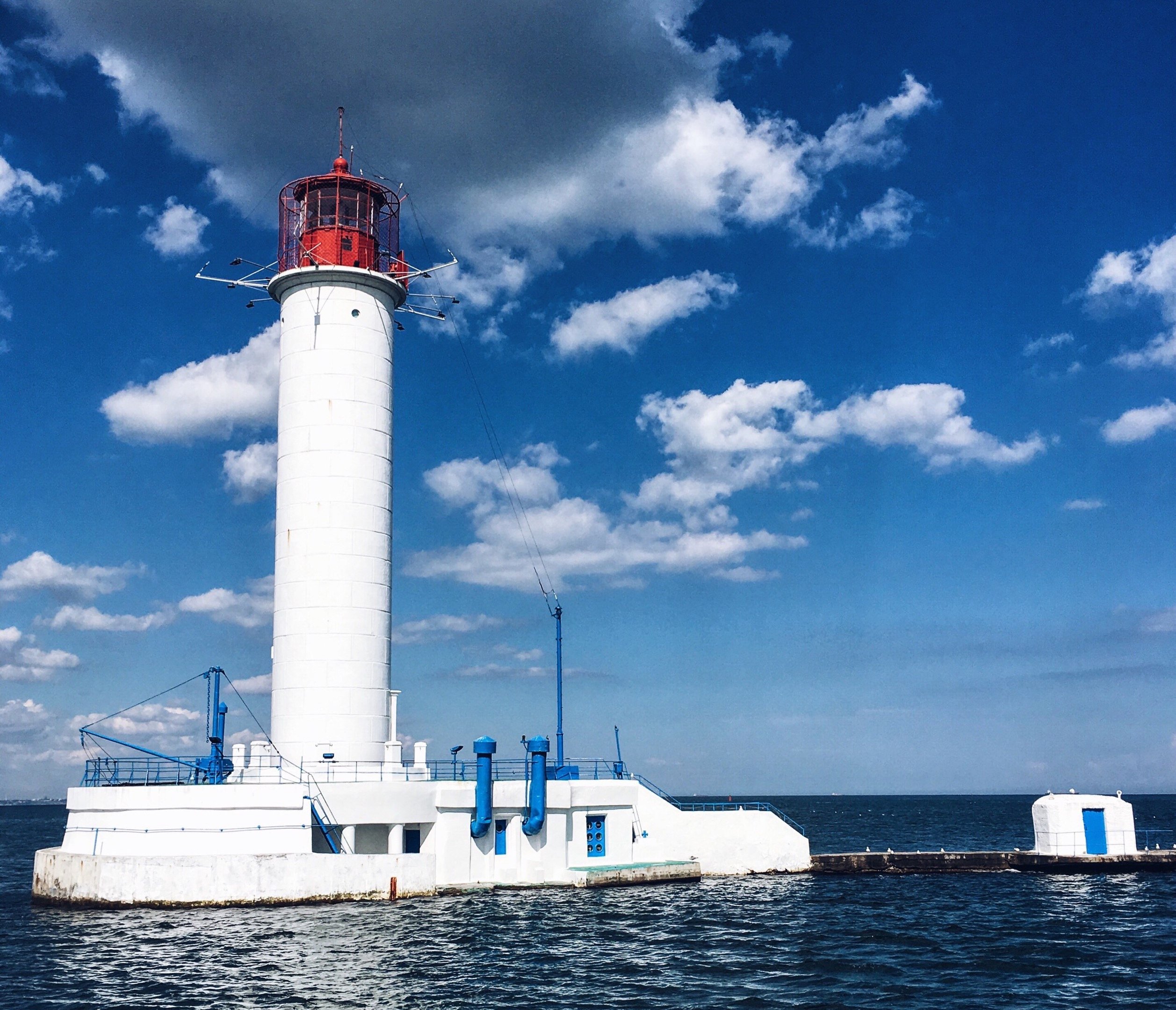 Маяк парусник. Море Одесса Маяк. Порт Одесса Маяк. Воронцовский Маяк маяки чёрного моря. Маяк Северодвинск.