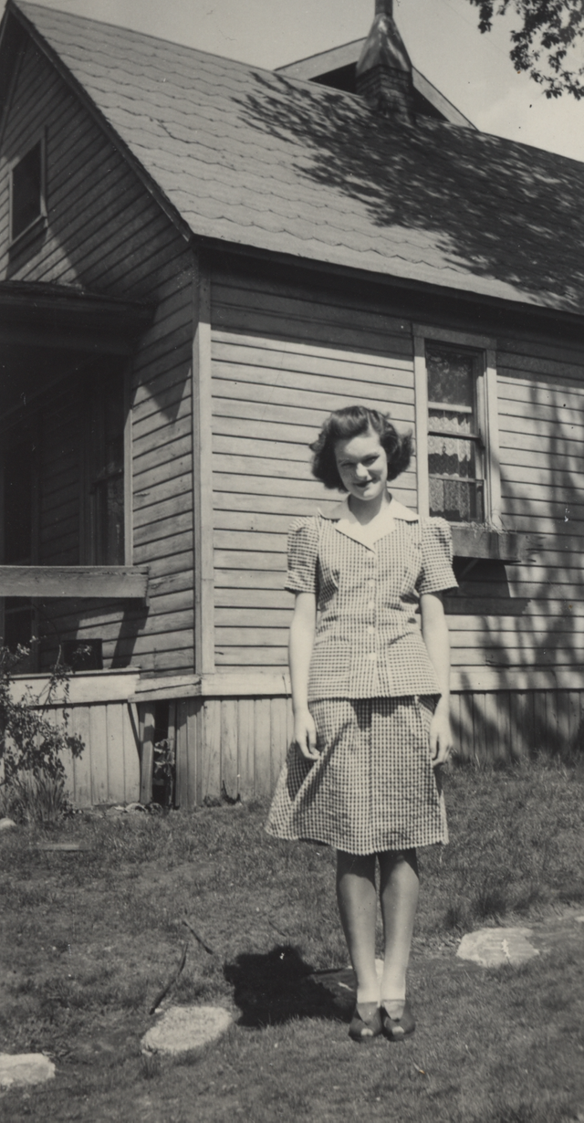 1945  Irene Dwana Pickett House Stand.png