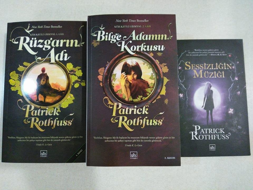 Патрик ротфусс книги отзывы. Патрик Ротфусс книги. Патрик Ротфусс книги по порядку. Патрик Ротфусс двери из камня Дата выхода.