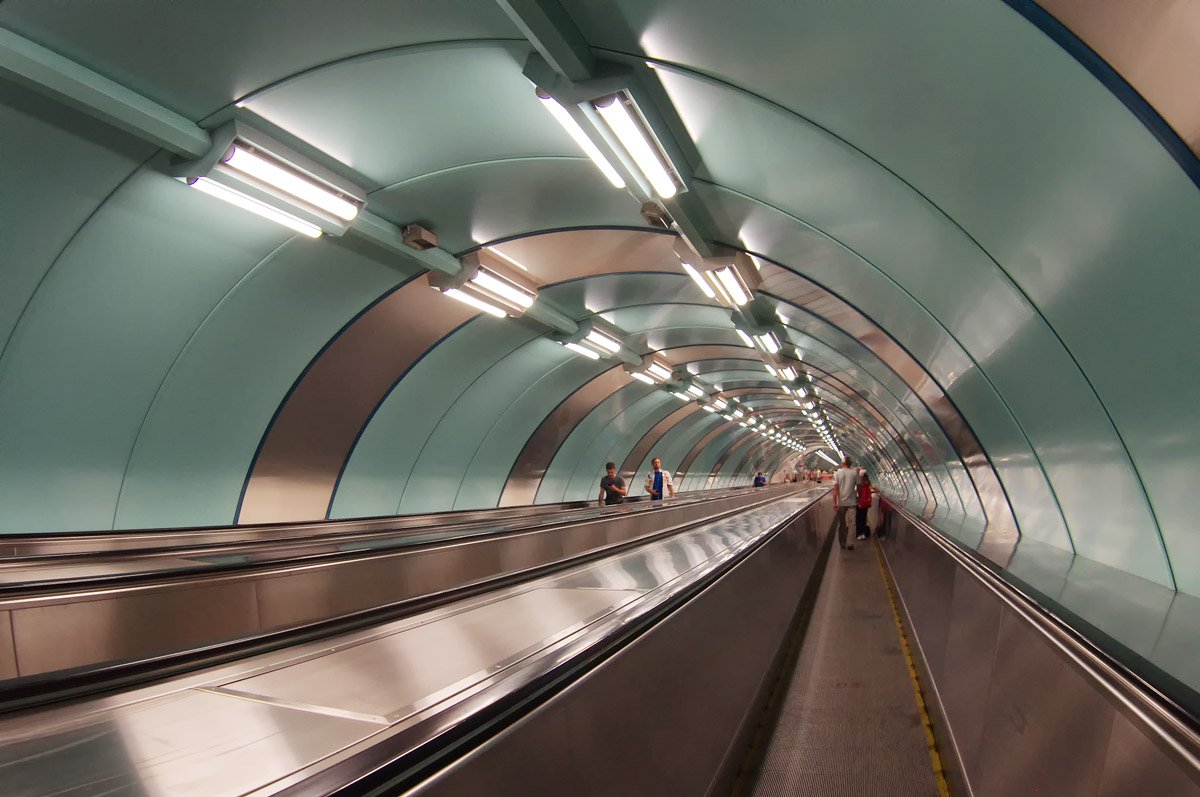 Что такое траволатор в метро санкт петербурга