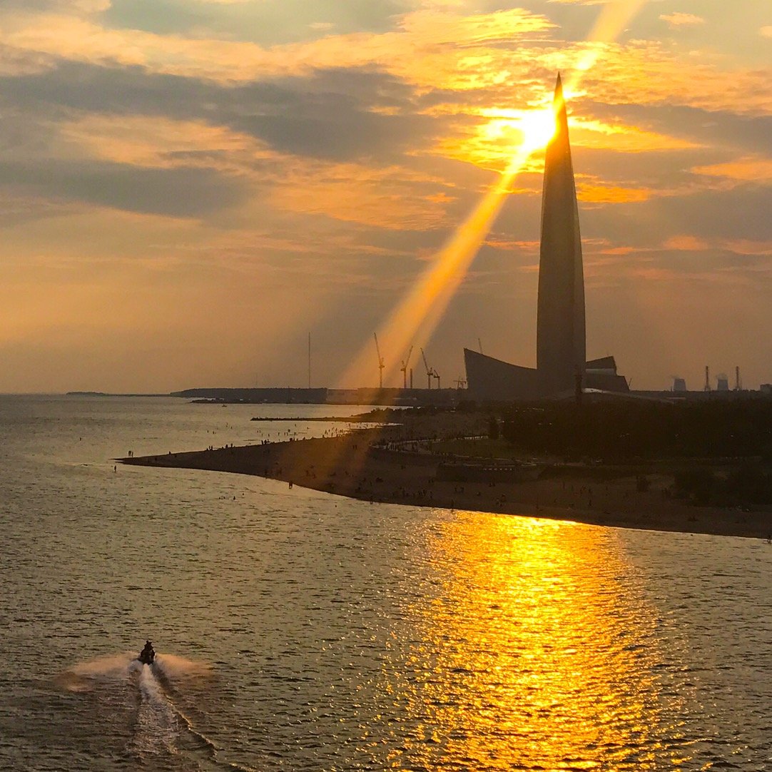 Море в питере. Парк 300-летия Санкт-Петербурга море. Морские достопримечательности СПБ. Море в Питере название. Морской фасад морской порт вид с парка 300 летия.