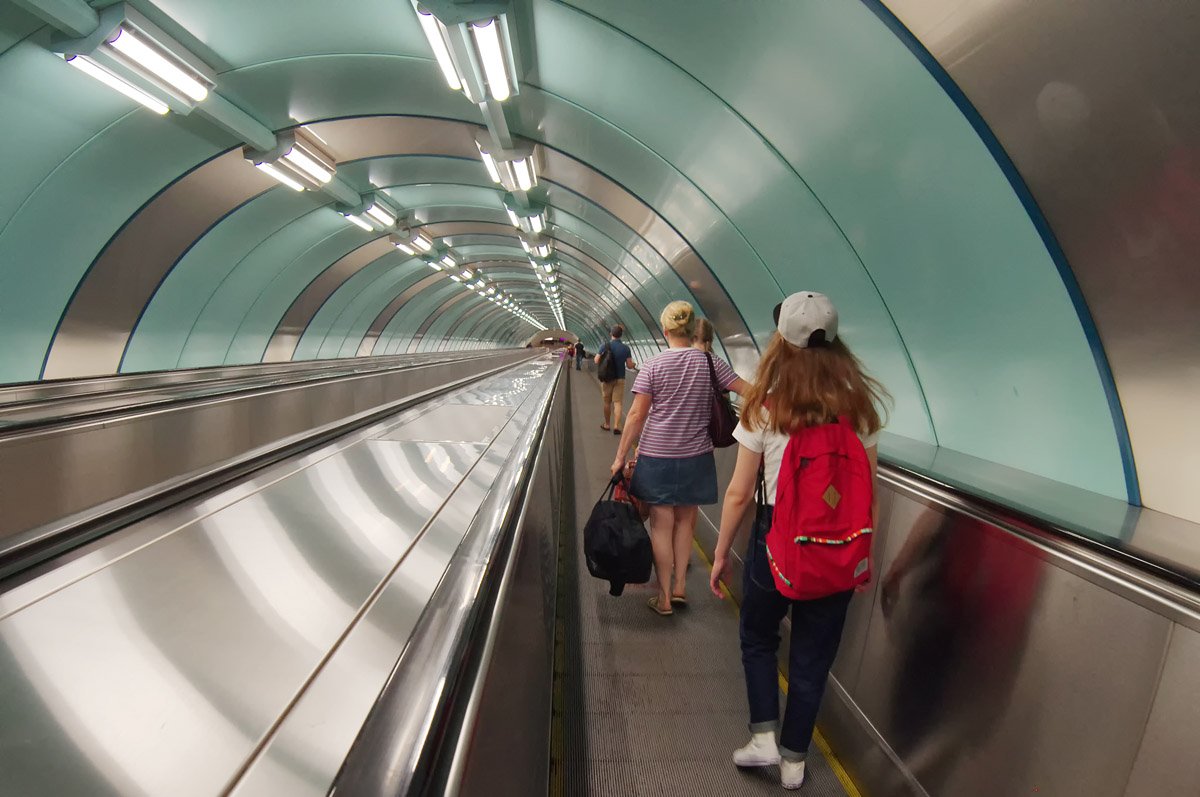 Что такое траволатор в метро санкт петербурга