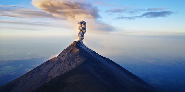 Hiking the volcano Acatenango in Guatemala
