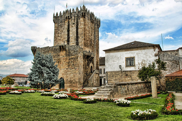 800px-Chaves-Castelo_de_Chaves.jpg