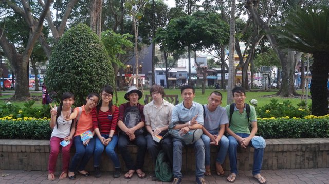 learn english with green original oatmeal pizza joey joseph scott arnold oregon american usa saigon vn vietnam people kids park new tourist tourism tet