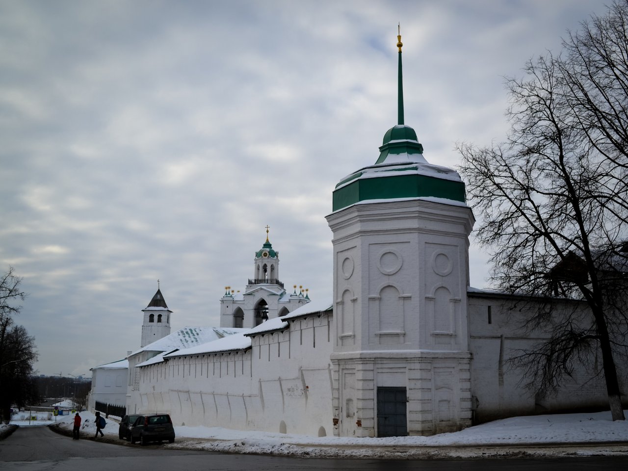 Ярославский кремль музей. Ярославль Кремль. Великосельский Кремль Ярославская область. Надпись Ярославский Кремль. Главная достопримечательность города — Ярославский Кремль.