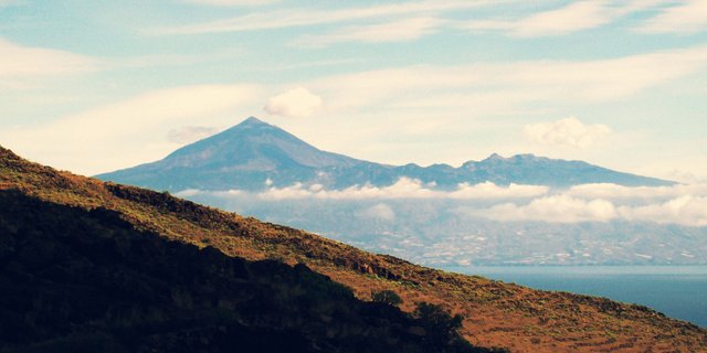 La Gomera - View of Mount Teide.1200x600.jpg