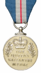Медаль за помощь раненым. Медаль Королева. Медаль Queen. Реверс медали. Медали Великобритании.