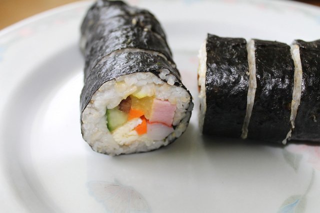 kimbap-g9ba400a4d_1920.jpg