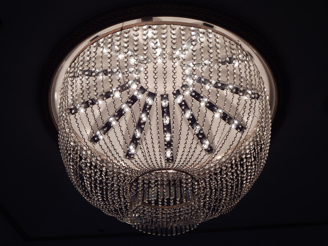 chandelier-912772_1280.jpg