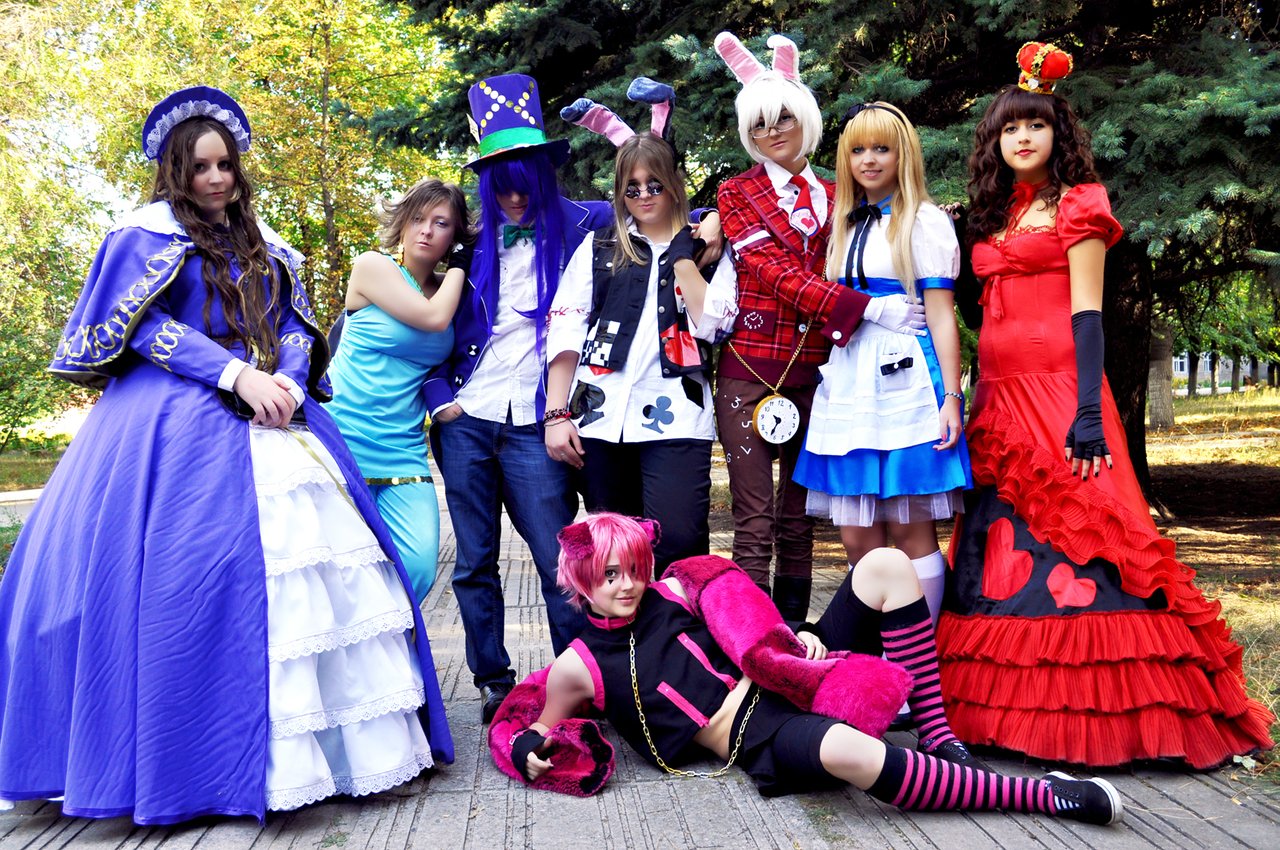 Cosplay group. Анимешники субкультура. Косплей субкультура. Косплей субкультура в России. Косплей фестиваль.