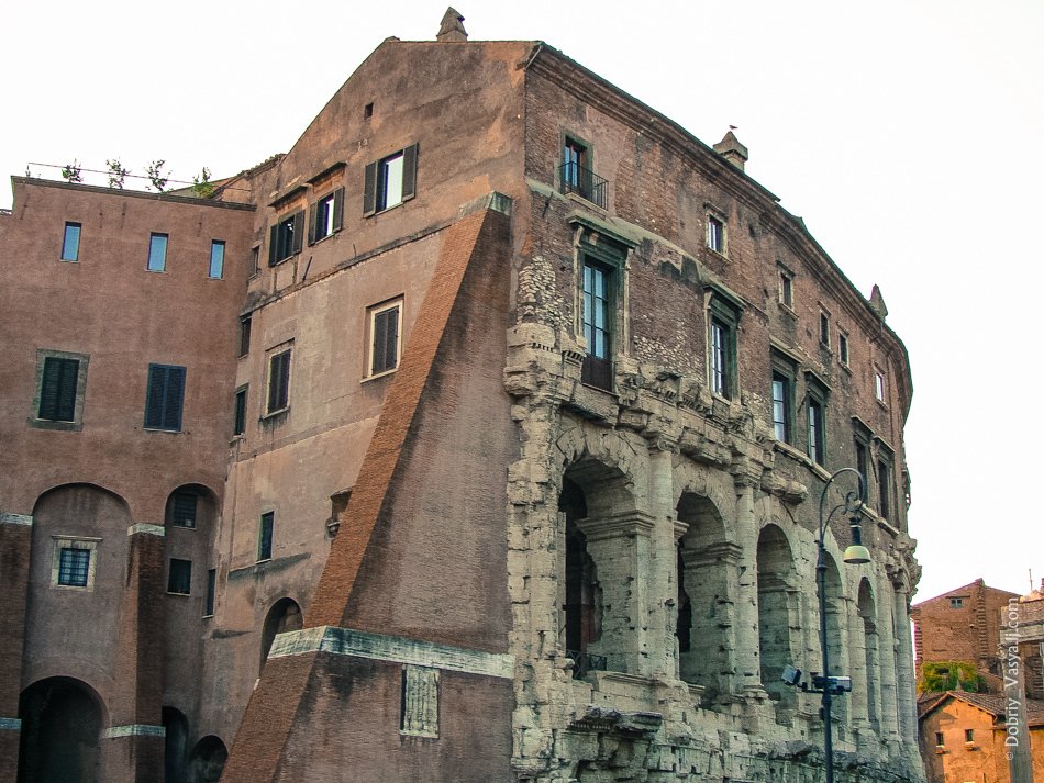 Дом в риме. Инсула арачели. Римская вилла инсула древний рим. Жилой дом в риме. Дом в риме.