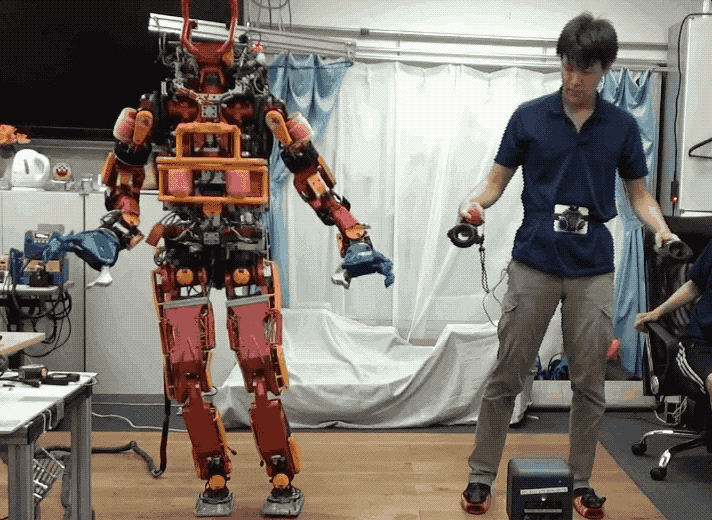 робот который повторяет движения. робототехник vr. японский робот аватар. роботы реальность. роботы в реальной жизни.