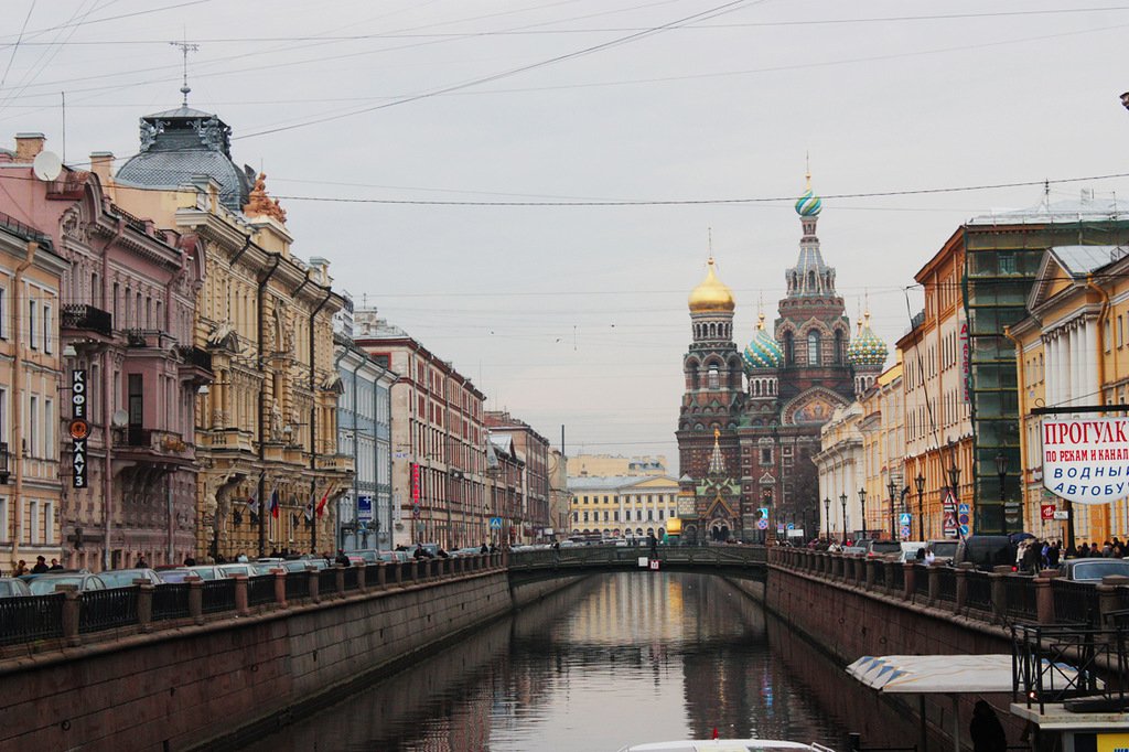 Глаз спб. Невский проспект Водный канал. Осень Питер Невский. Осенний Питер Невский проспект. Питер осенью Невский проспект.