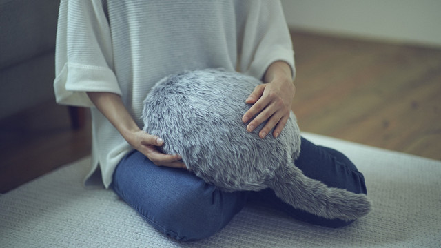 Qoobo – An interactive tailed cushion.jpg