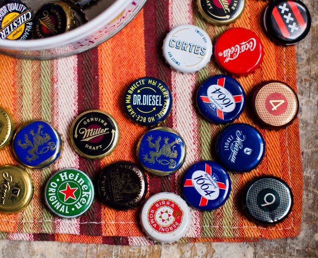 2021-caps-010w.jpg