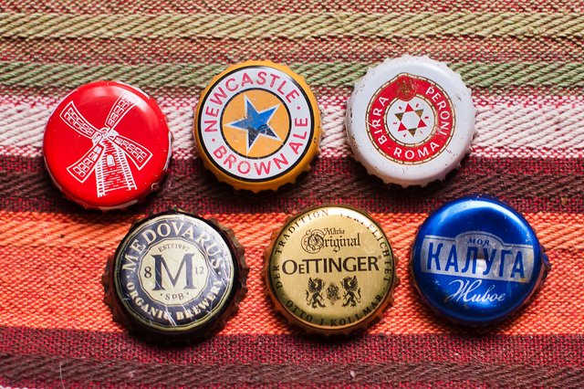 2021-caps-013w.jpg