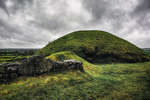 The Eerie Beauty of Knowth and Dowth — Ancient Spirits Spiraling Through Time