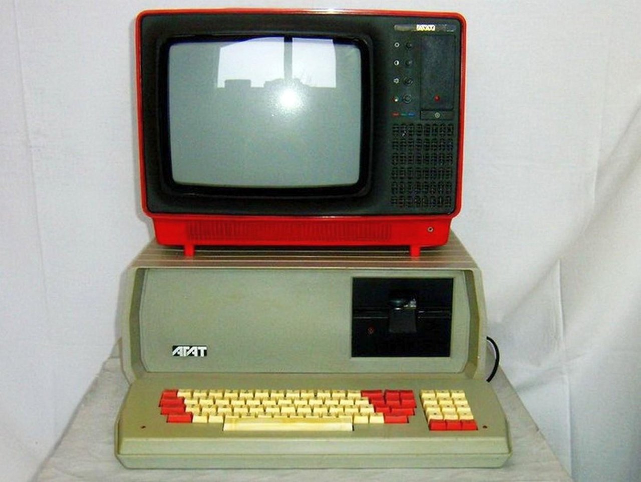9 computer. ПЭВМ агат. ЭВМ электроника 80. Агат 9 компьютер. ЭВМ агат СССР.