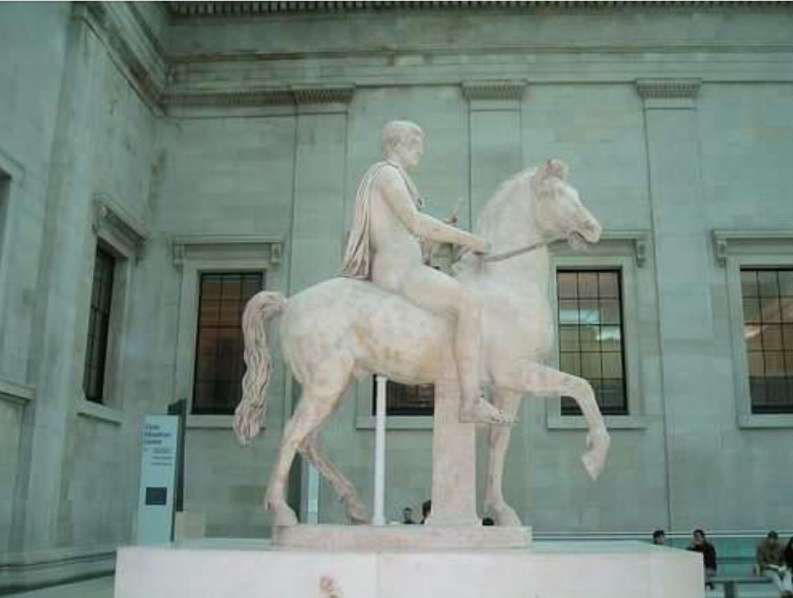 конни в сенате. калигула и инцитат. калигула конь сенатор. назначил коня сенатором. конь в сенате древнего рима.