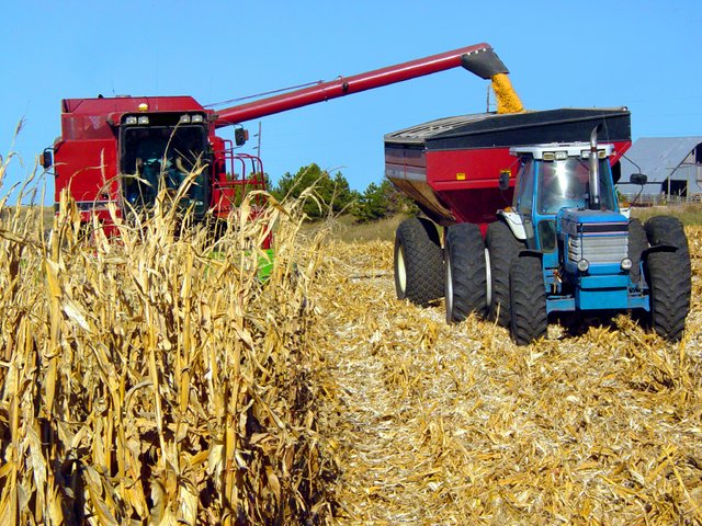 Combine-Tractor-Preventing-Farm-Equipment-Fires.jpg