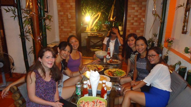 Moc Cafe 902692_796972300319655_281775639_o.jpg