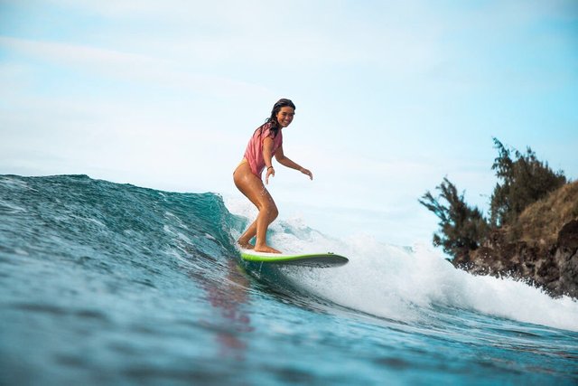Leila Riccobuano Surfing gOme9uzD_400x400.jpg