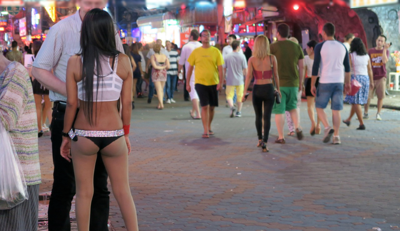 Flash thailand. Walking Street Pattaya hooker. Девушки на улицах Бангкока. Тайки на улицах Тайланда. Тайланд девушки с улиц.